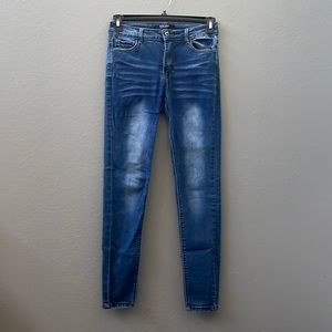 Regular blue jeans